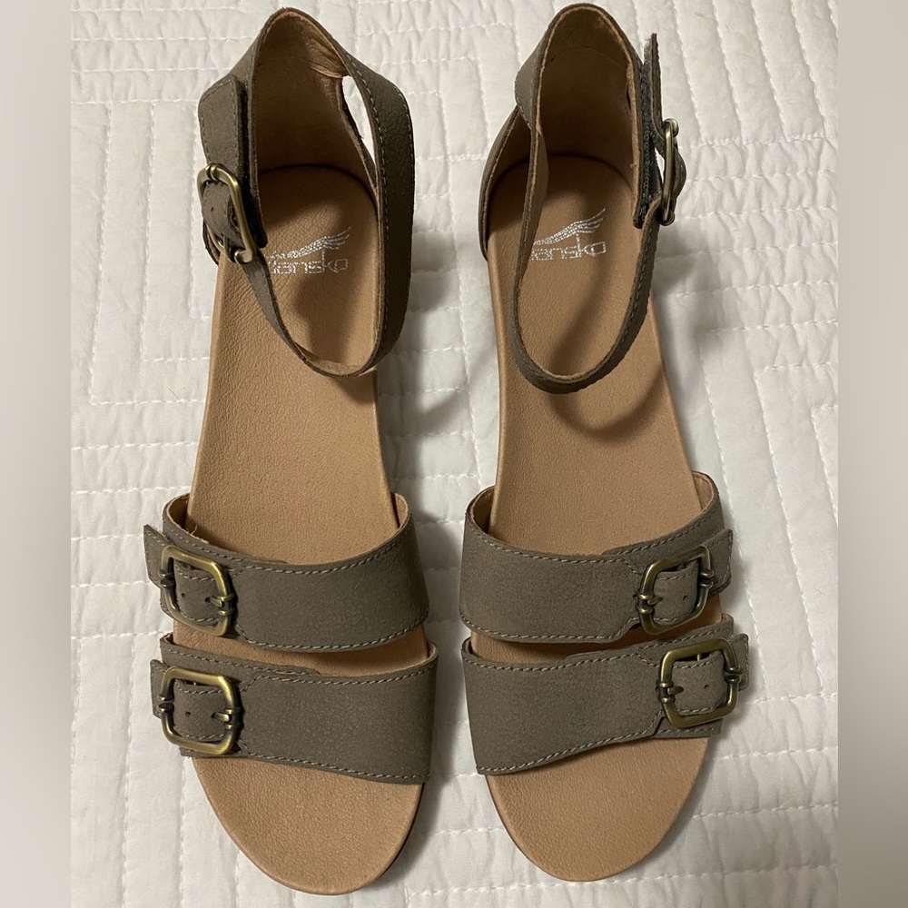Dansko Women's Green/Tan Buckle Sandals
